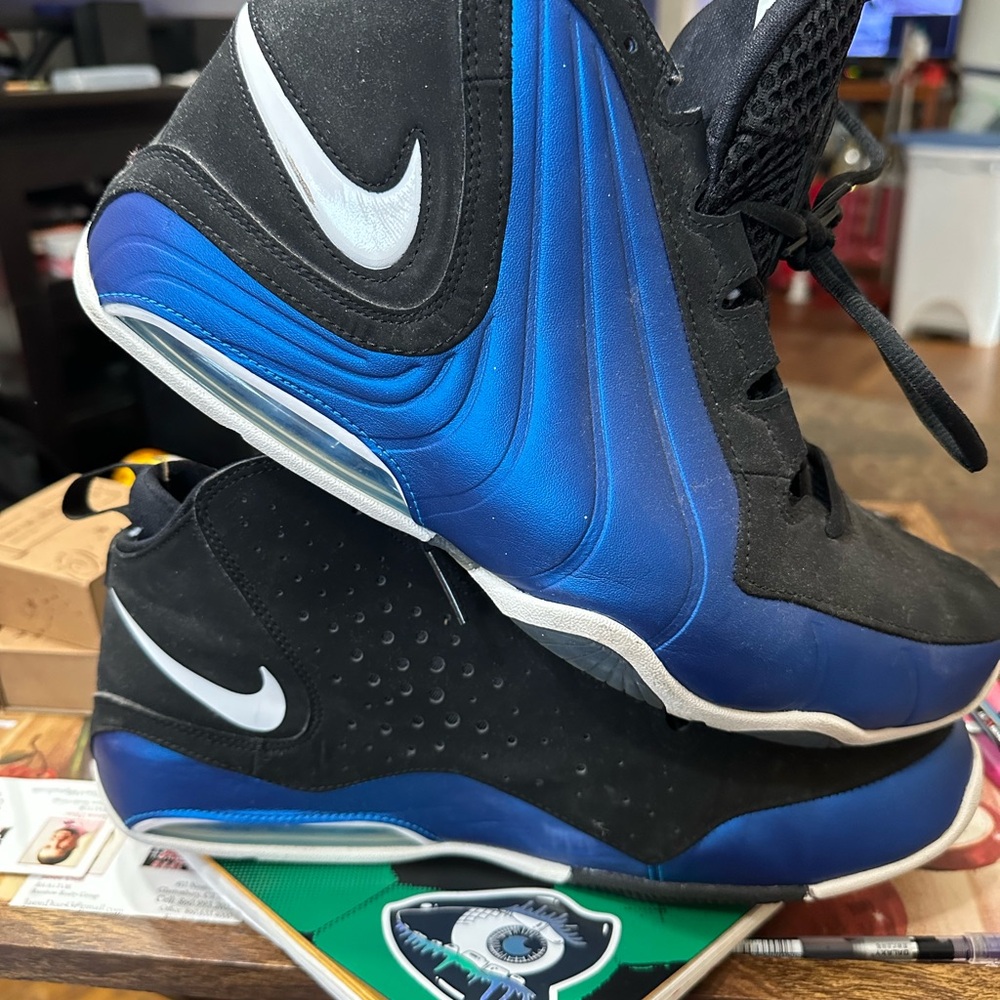 Nike Mens Black and Blue Sneakers - Picture 3 of 6